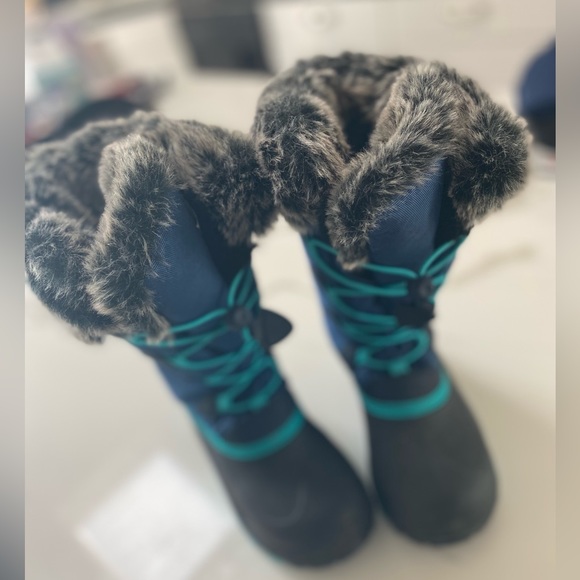 Kids KAMIK Snow Boots ❄️ - Size 2 - Picture 3 of 3